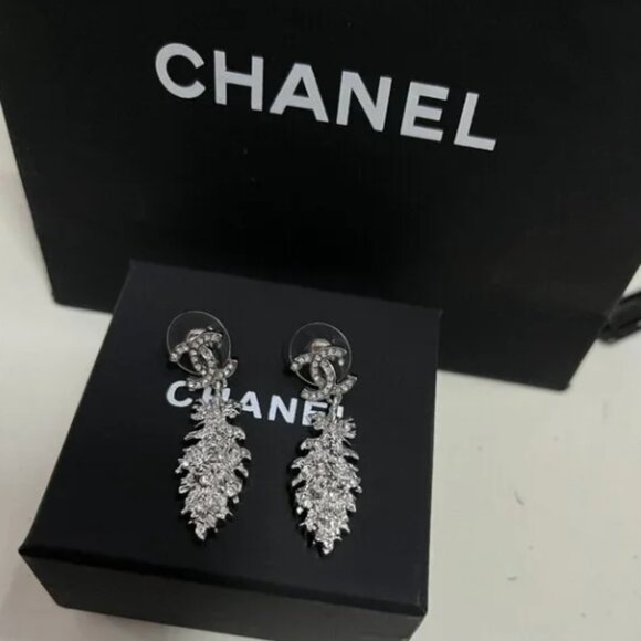 Chanel Pendant earrings - Picture 2 of 8